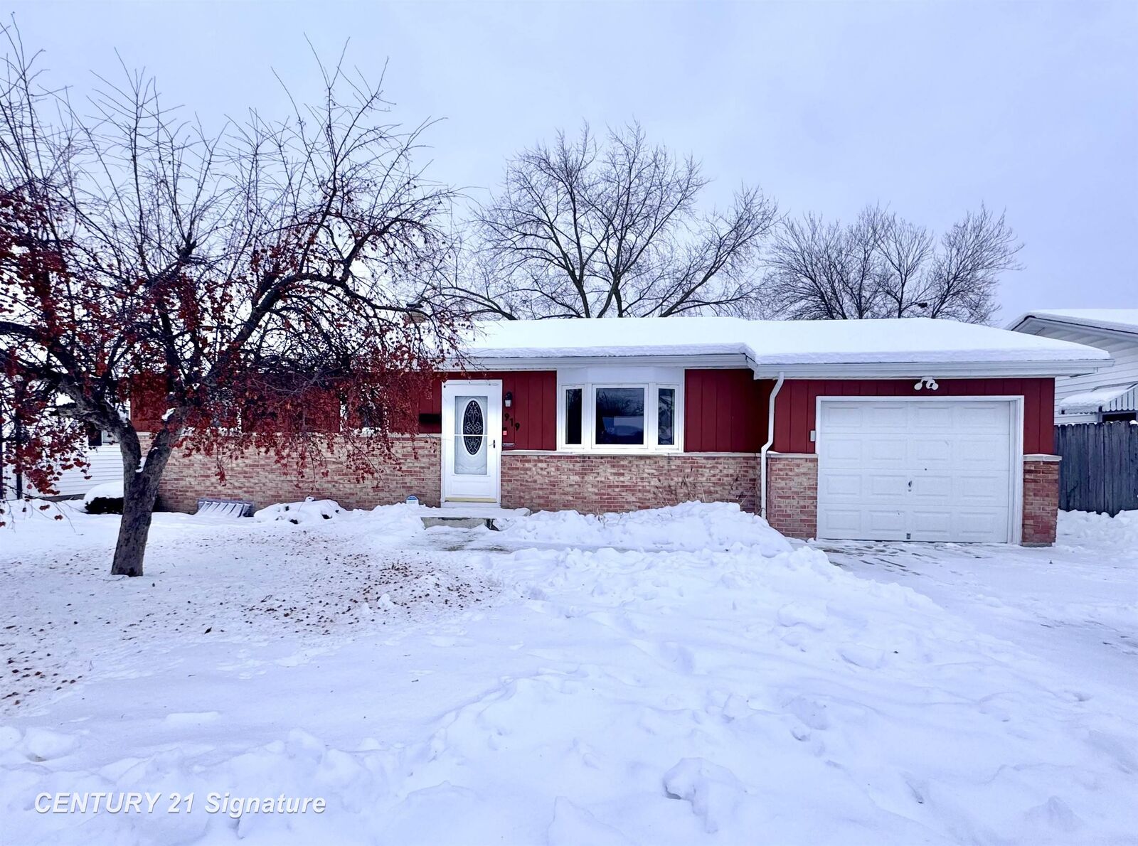 Property Photo:  919 Stinson Drive  MI 48604 
