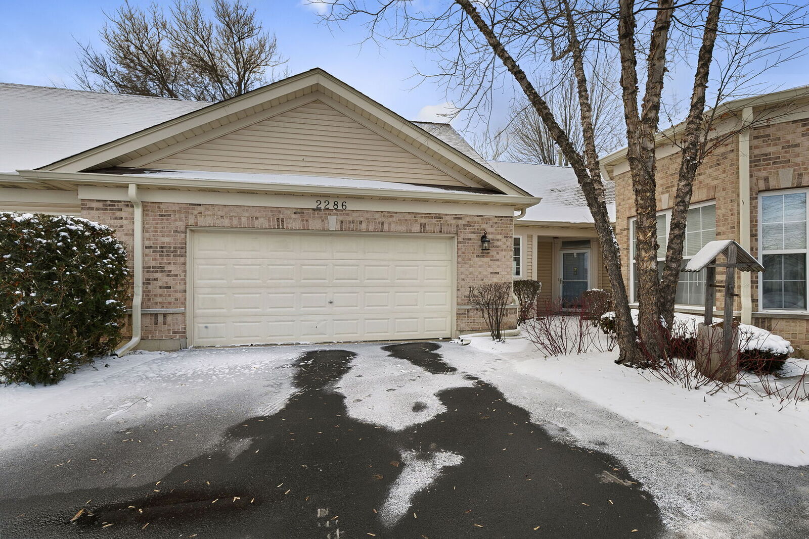 Property Photo:  2286 Meadowcroft Lane  IL 60030 
