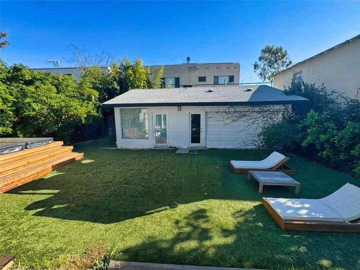 Property Photo:  1027 N Spaulding  CA 90046 