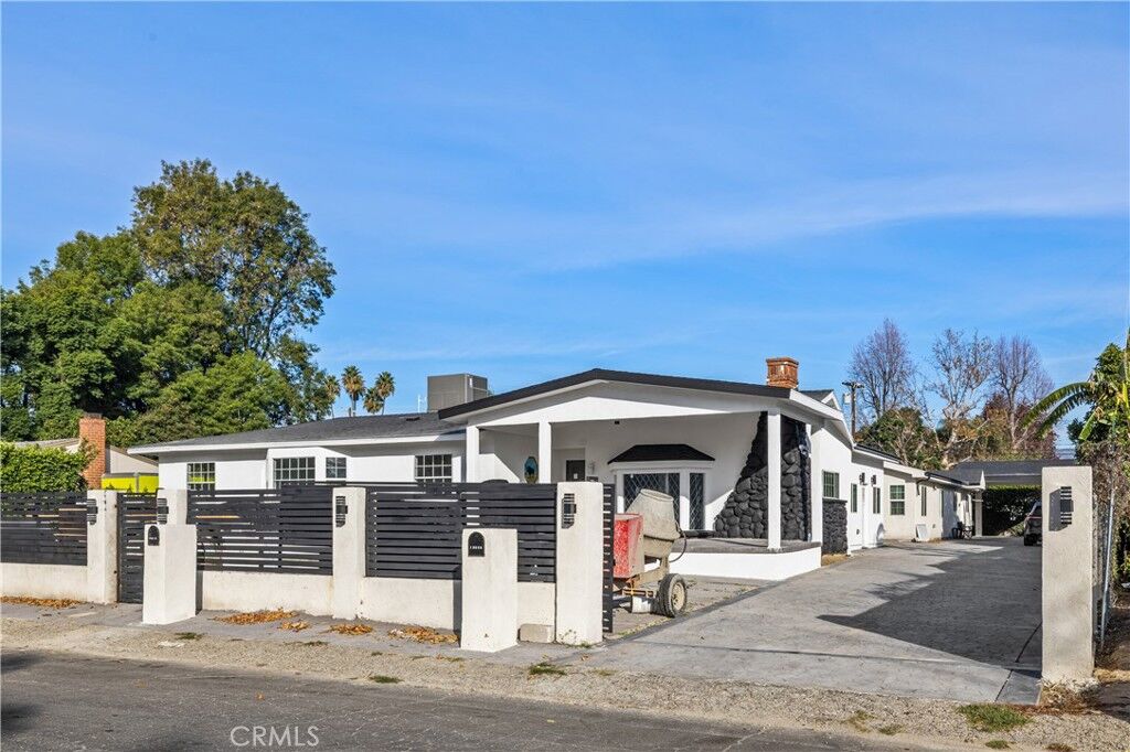 Property Photo:  19613 Lanark 1/2  CA 91335 