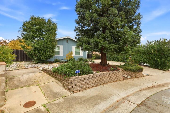 Property Photo: 5945 Deary Way CA 95662