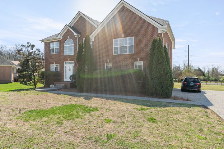 Property Photo: 115 Myrtlewood Ln TN 37075