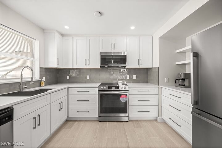 Property Photo:  1549 Sandpiper St 83  FL 34112 