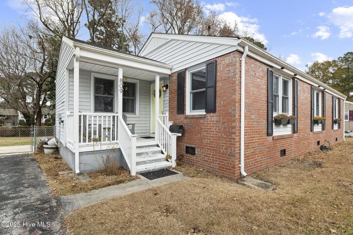 Property Photo:  809 Barn Street  NC 28540 