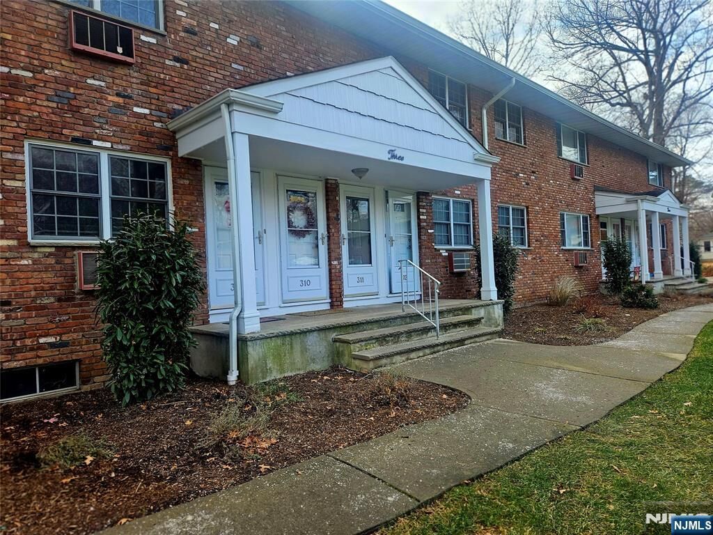 Property Photo:  310 Washington Drive  NJ 07446 