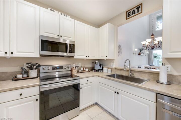 Property Photo:  1320 Mariposa Cir 104  FL 34105 