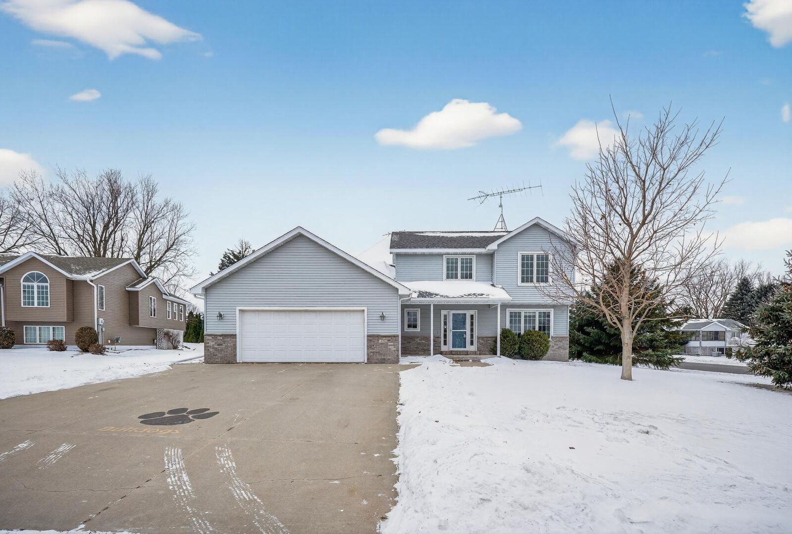 Property Photo:  420 5th Street NE  MN 55964 