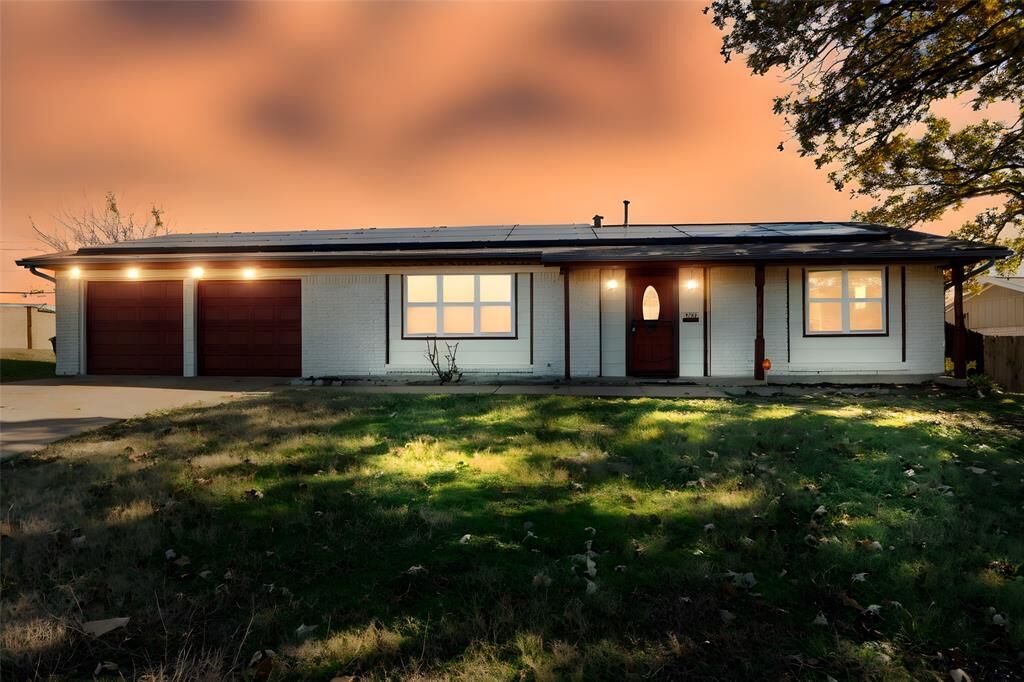 Property Photo:  5405 Lubbock Avenue  TX 76133 