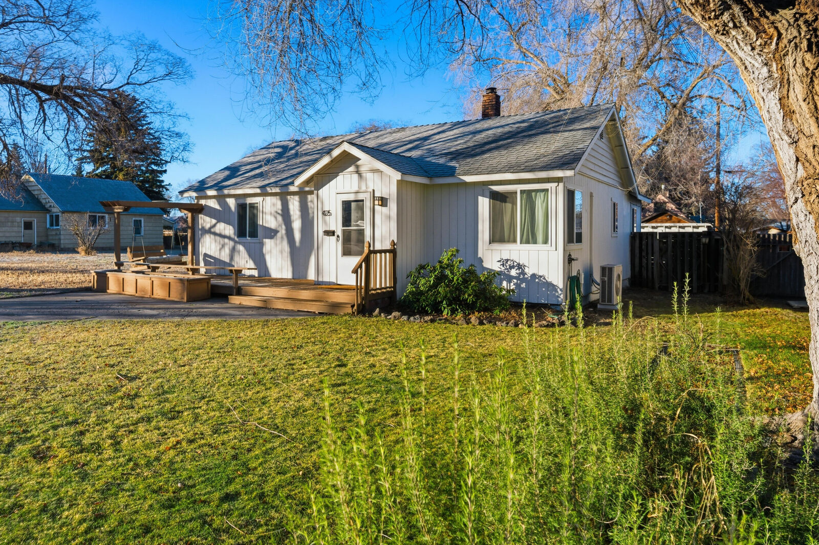 Property Photo:  425 SW 12th Street  OR 97756 