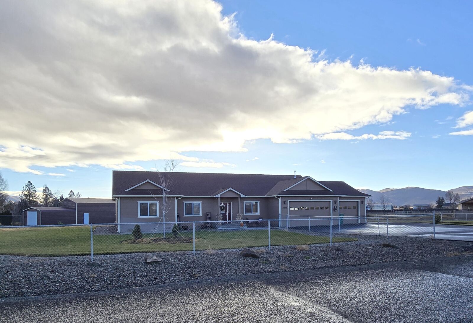 Property Photo: 10809 Washburn Way OR 97603