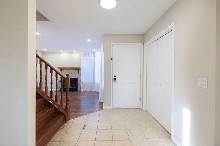 Property Photo:  44 Macewan Ridge Close NW  AB T3K 3G5 