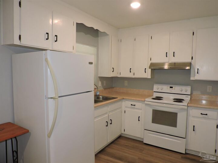 Property Photo:  6970 Woodley Dr  FL 32503 