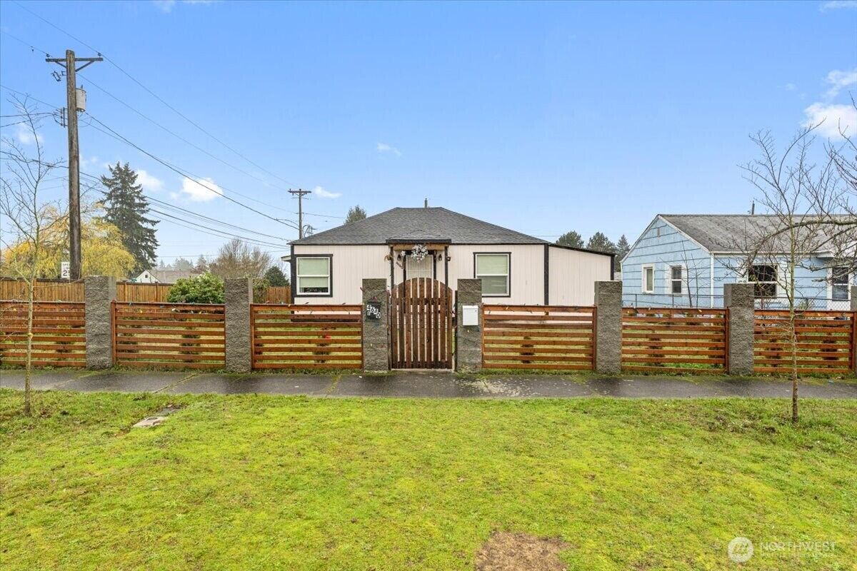 Property Photo:  4640 E G Street  WA 98404 