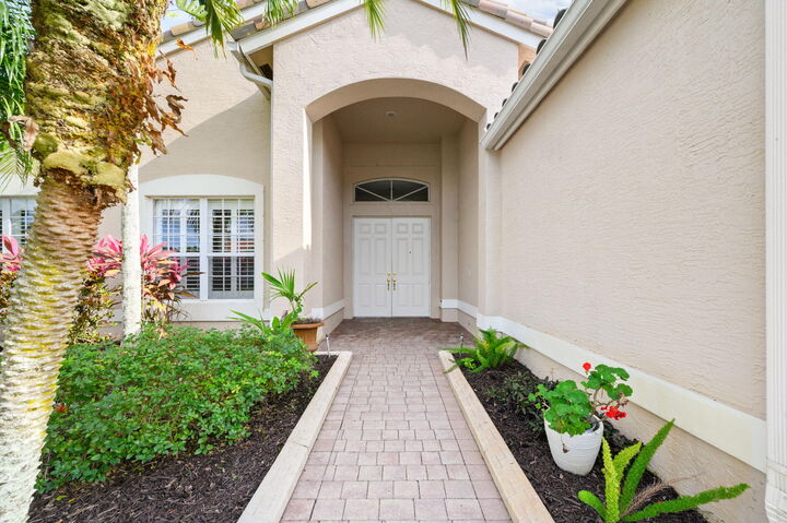 Property Photo: 434 NW Shoreview Drive FL 34986