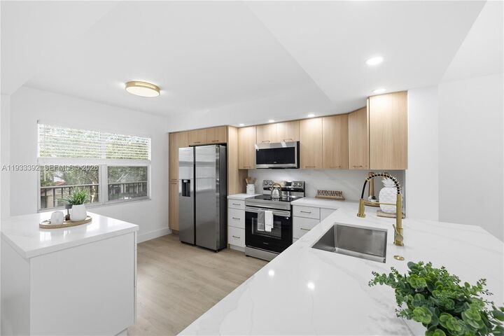 Property Photo:  1101 SW 128th Ter 313C  FL 33027 