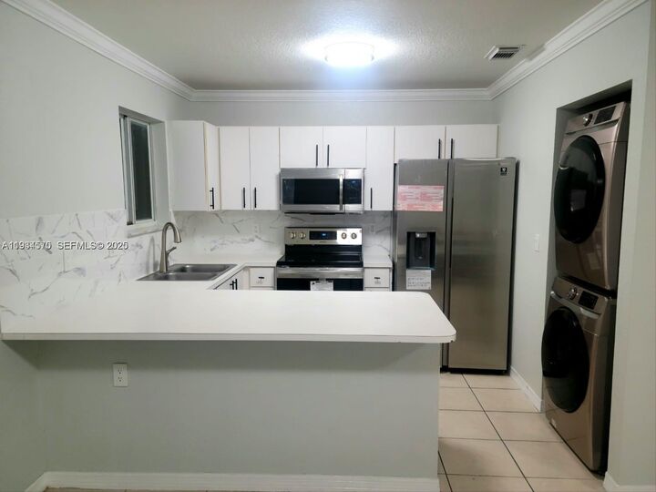 Property Photo:  10658 NW 87th Ct 10658  FL 33018 