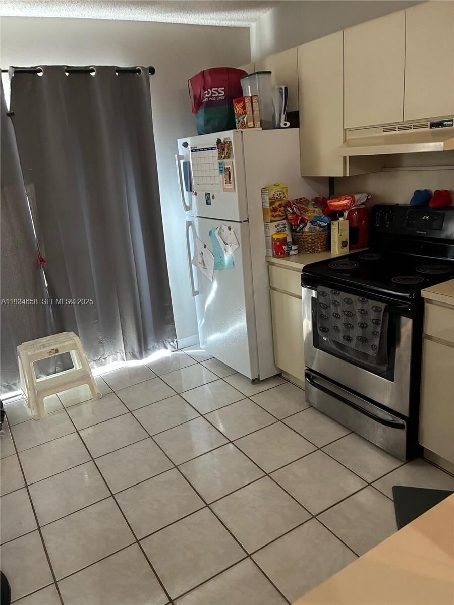 Property Photo:  7762 W 34th Ln 18-202  FL 33018 