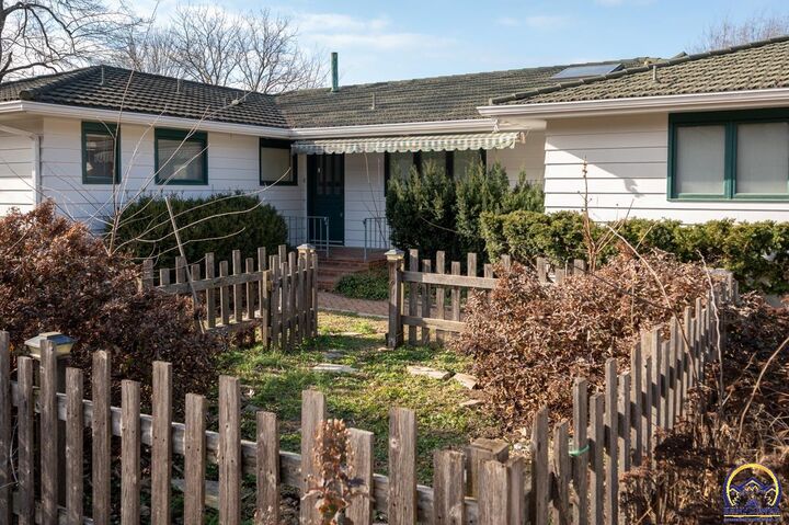 Property Photo:  2865 SW Macvicar Ave  KS 66611 