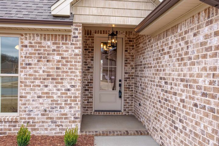 Property Photo:  304 Magnolia Dr  AL 35661 - MUSCLE S 