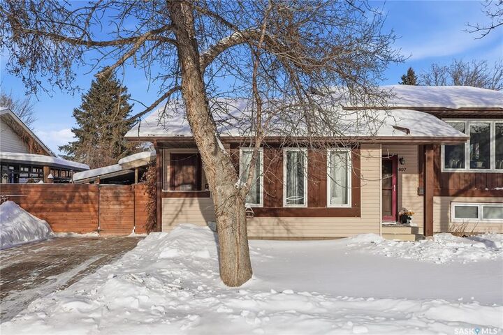 Photo de la propriété: 805 Kingsmere Boulevard SK S7J 4C4