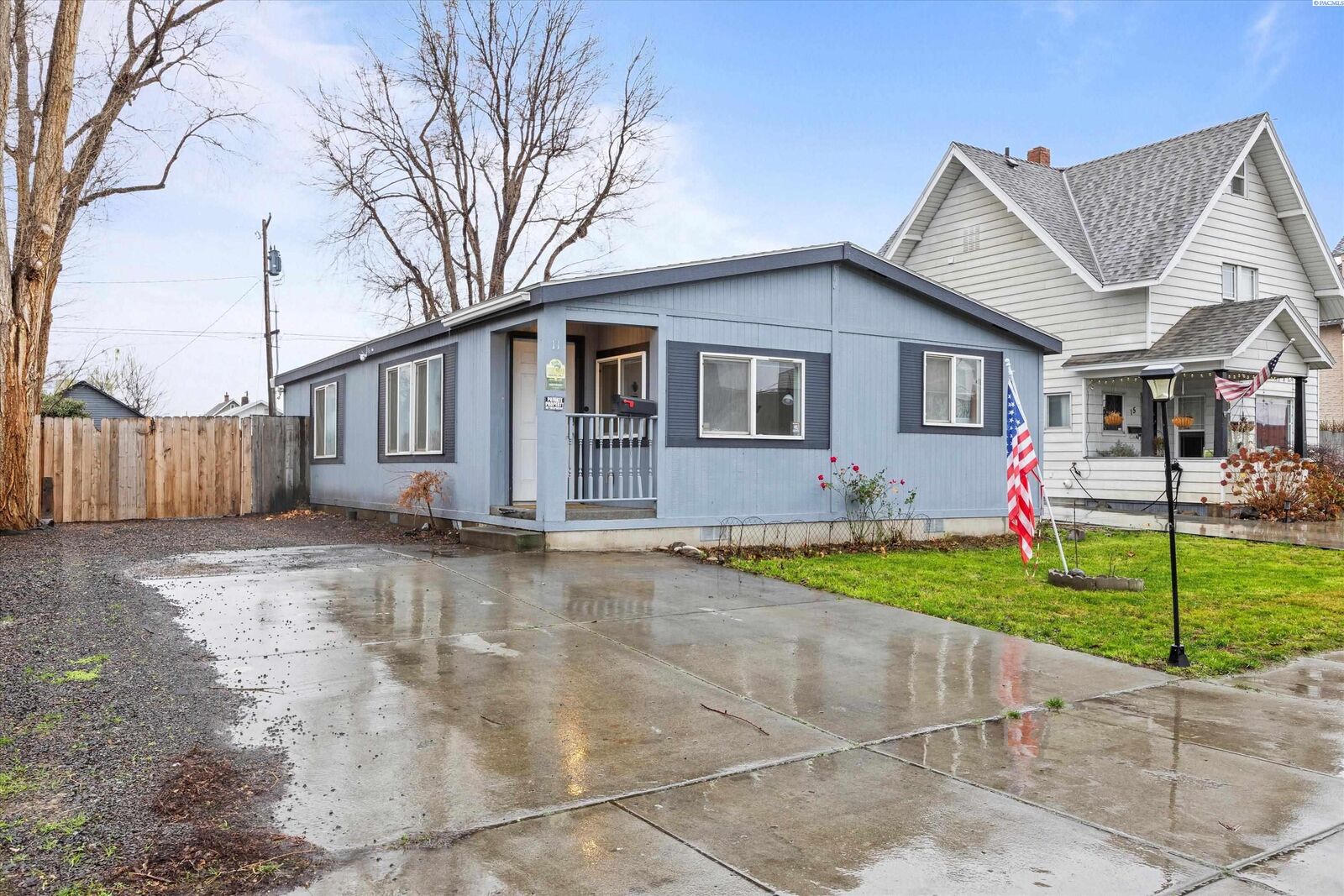 Property Photo:  11 W 2nd Ave  WA 99336 