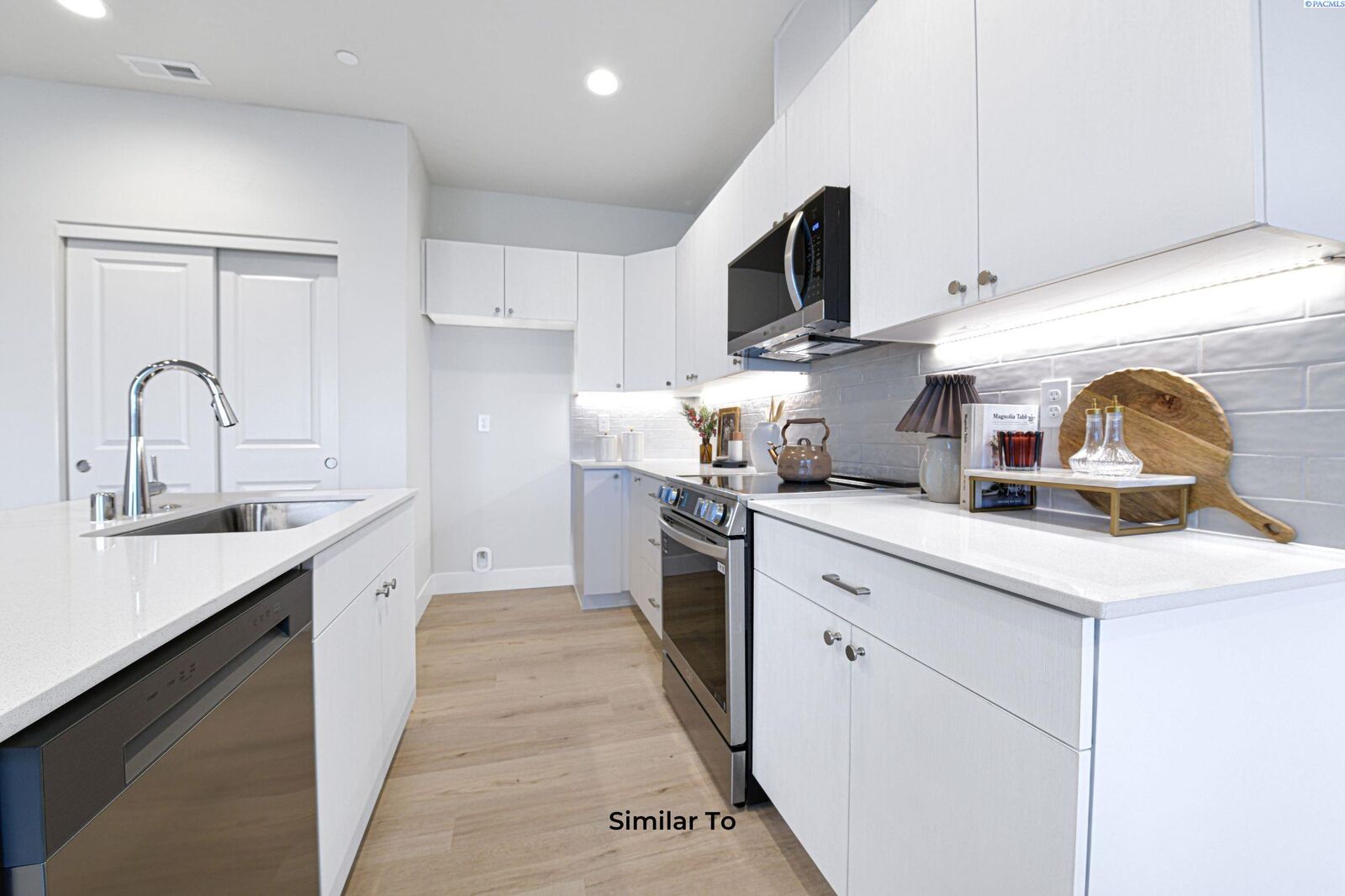 Property Photo:  4501 Road 114  WA 99301 