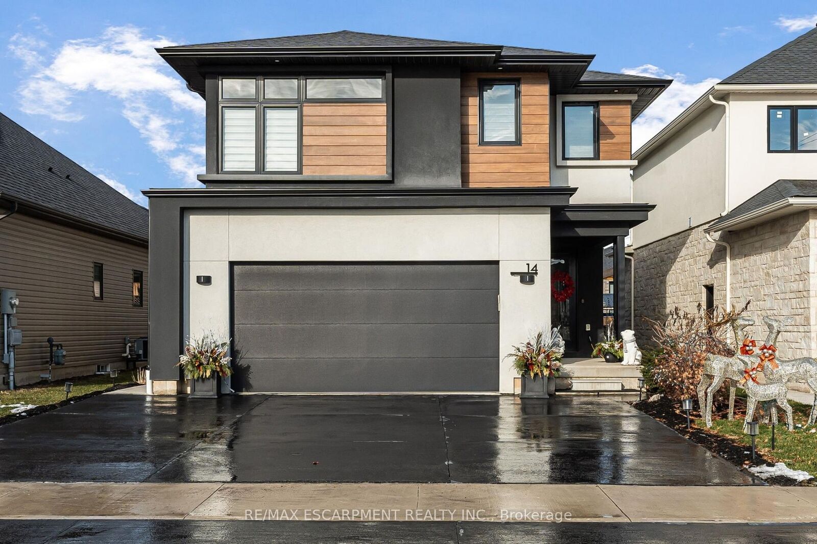 Property Photo: 14 Willowbrook Drive ON L3C 0G1
