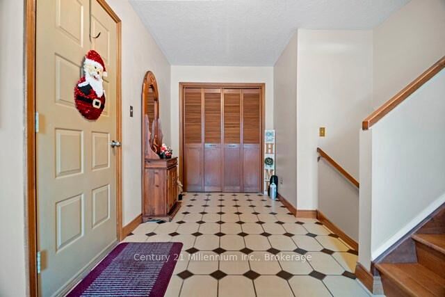 Photo de la propriété:  898 McPherson Crescent  ON N2Z 1M1 