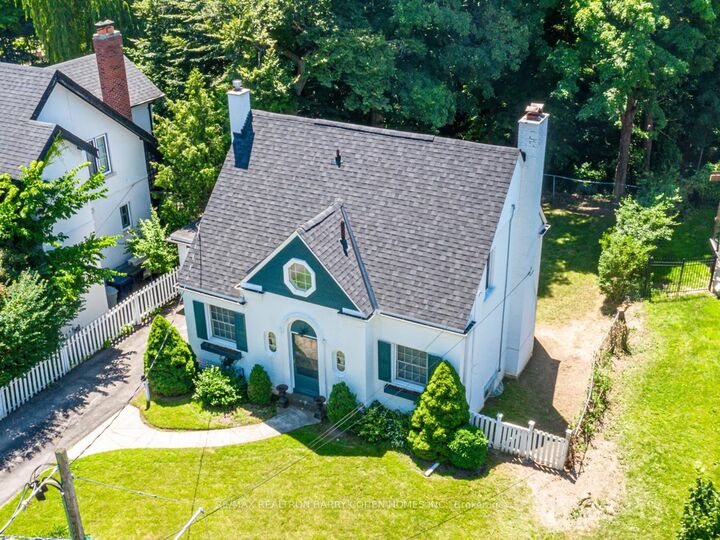 Property Photo: 61 Highland Crescent ON M2L 1G7