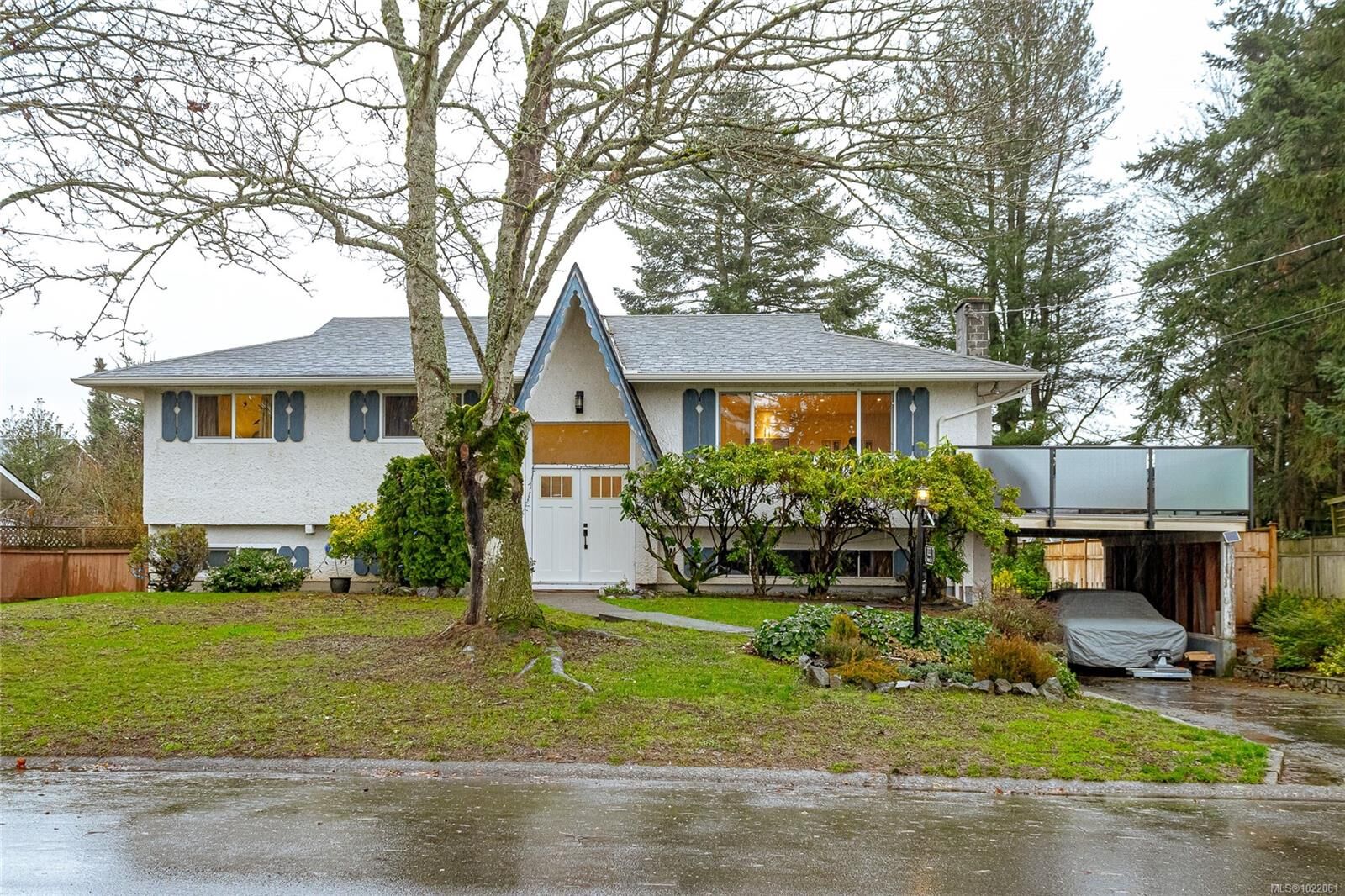 Property Photo:  7227 Seabrook Rd  BC V8M 1M5 
