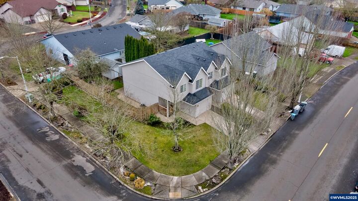 Property Photo:  2081 SW Fellows St  OR 97128 