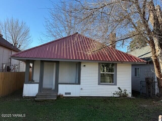 Property Photo:  1006 Maple Way  WA 98953 