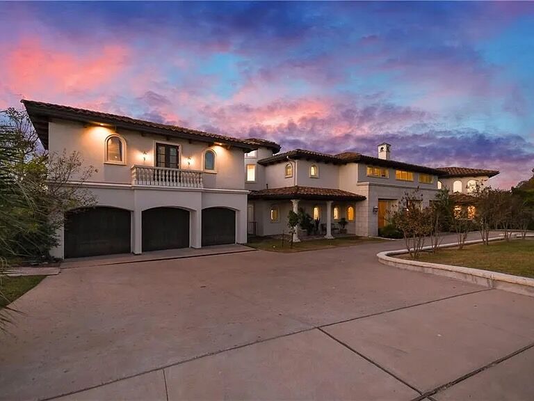 Property Photo:  2204 Canonero Drive  TX 78746 