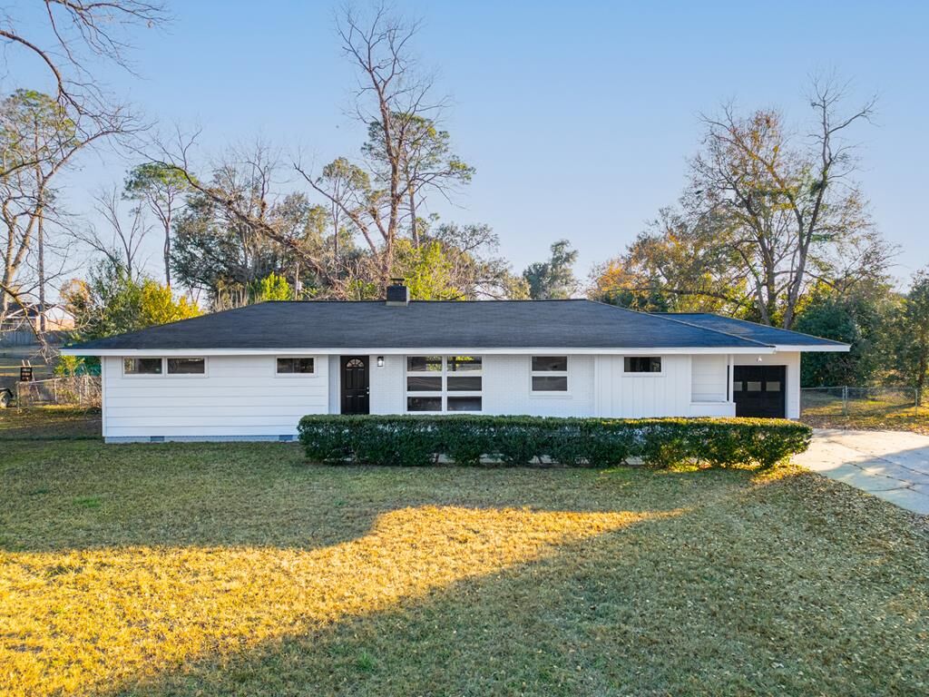 Property Photo: 304 Elizabeth Ave GA 31705