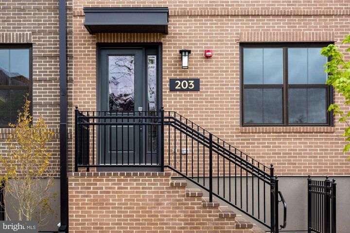 Property Photo: 203 Montgomery Street VA 22314