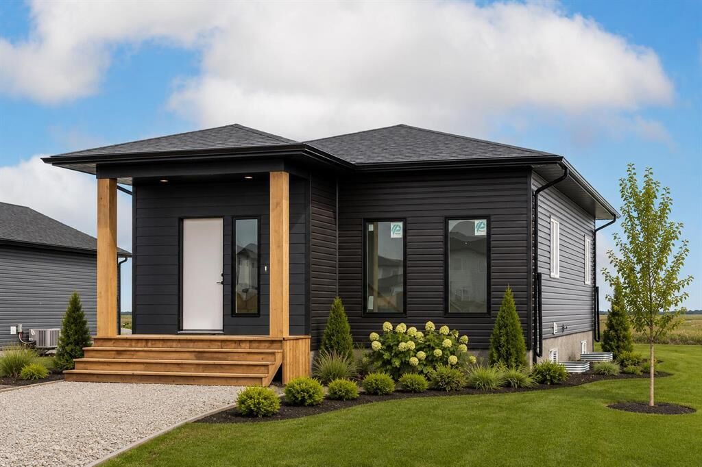 Property Photo:  299 Normandeau Avenue  MB R5H 0C7 