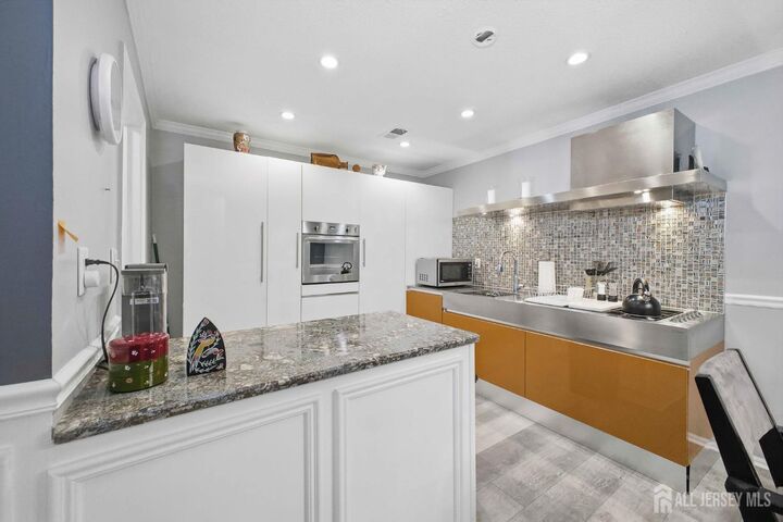 Property Photo:  243 Wycoff Way W  NJ 08816 