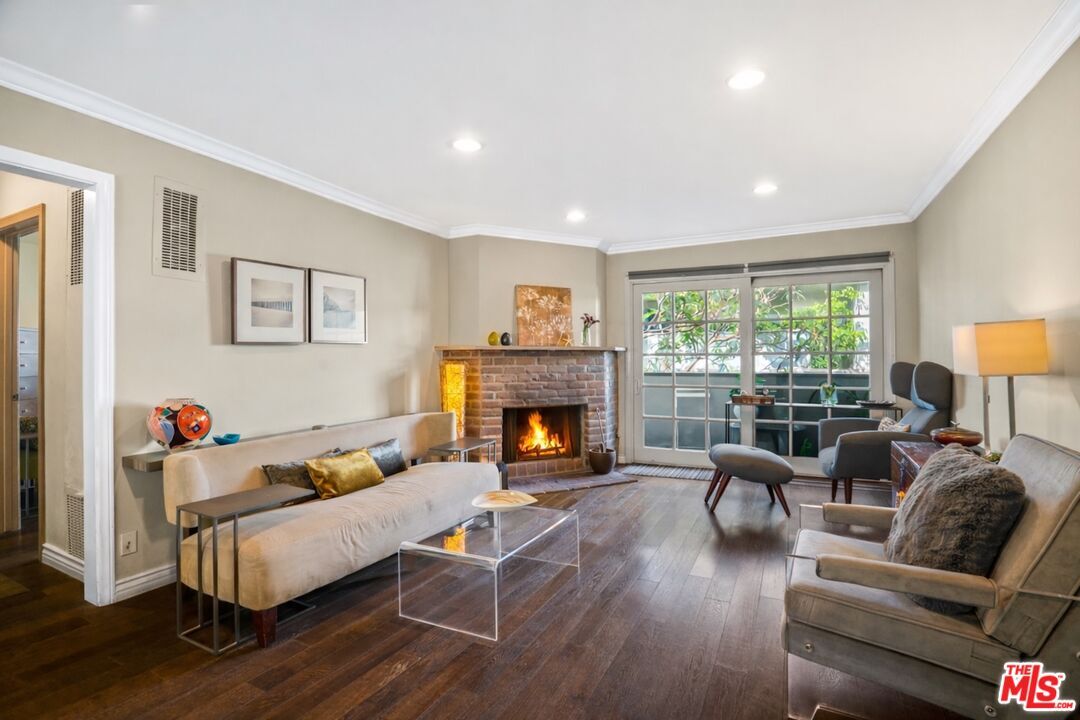 Property Photo:  1317 Stanford St  CA 90404 