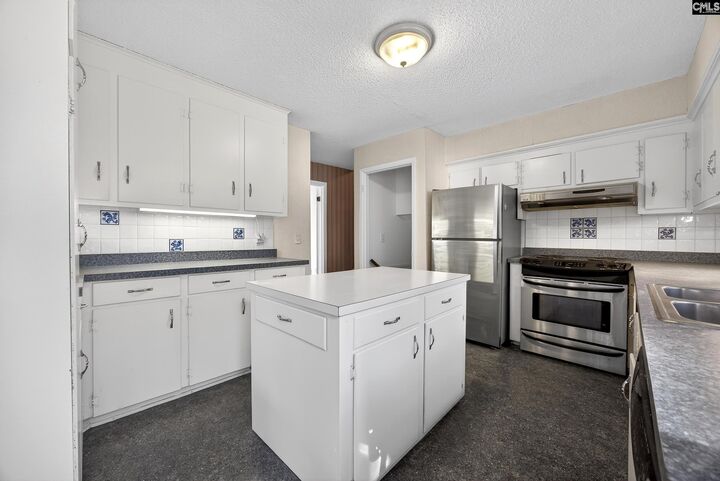 Property Photo:  1305 Alpine  SC 29169 