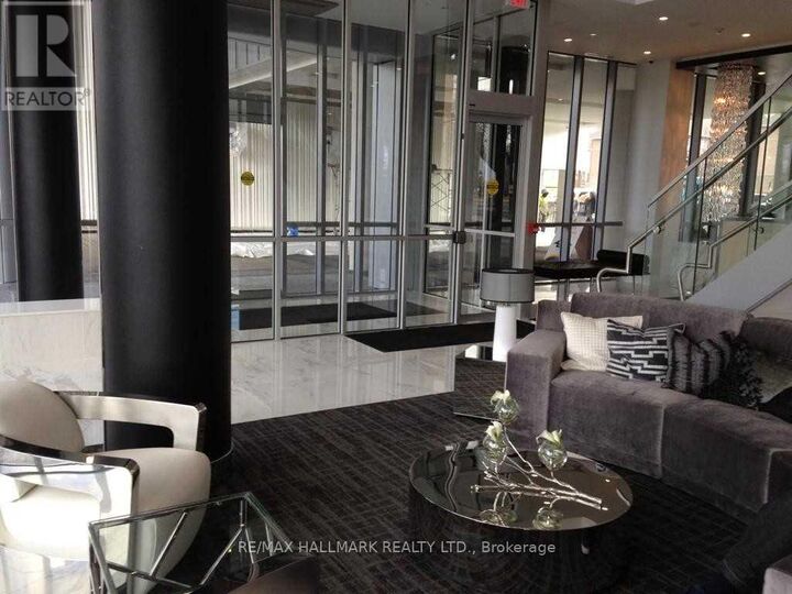 Property Photo:  9471 Yonge Street 1209  ON L4C 0Z5 