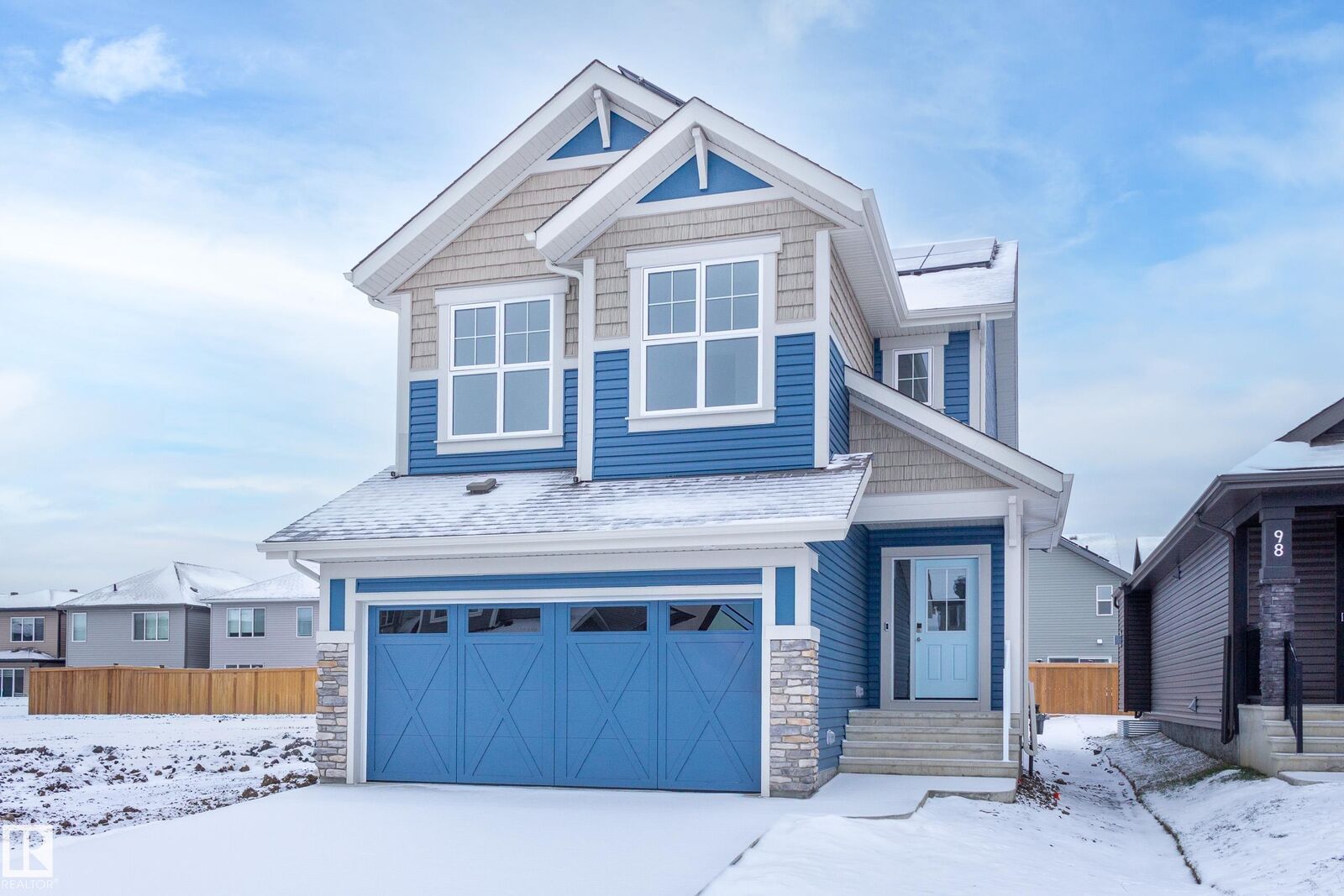 Property Photo:  102 Sunland Way  AB T8H 2Y6 