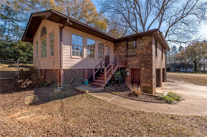 Property Photo:  905 Tanglewood Trail  GA 30189 