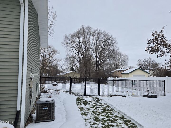 Property Photo:  1222 Imperial Drive 5  ND 58504 