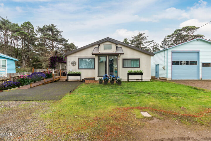 Property Photo:  5925 Coats Avenue  OR 97112 