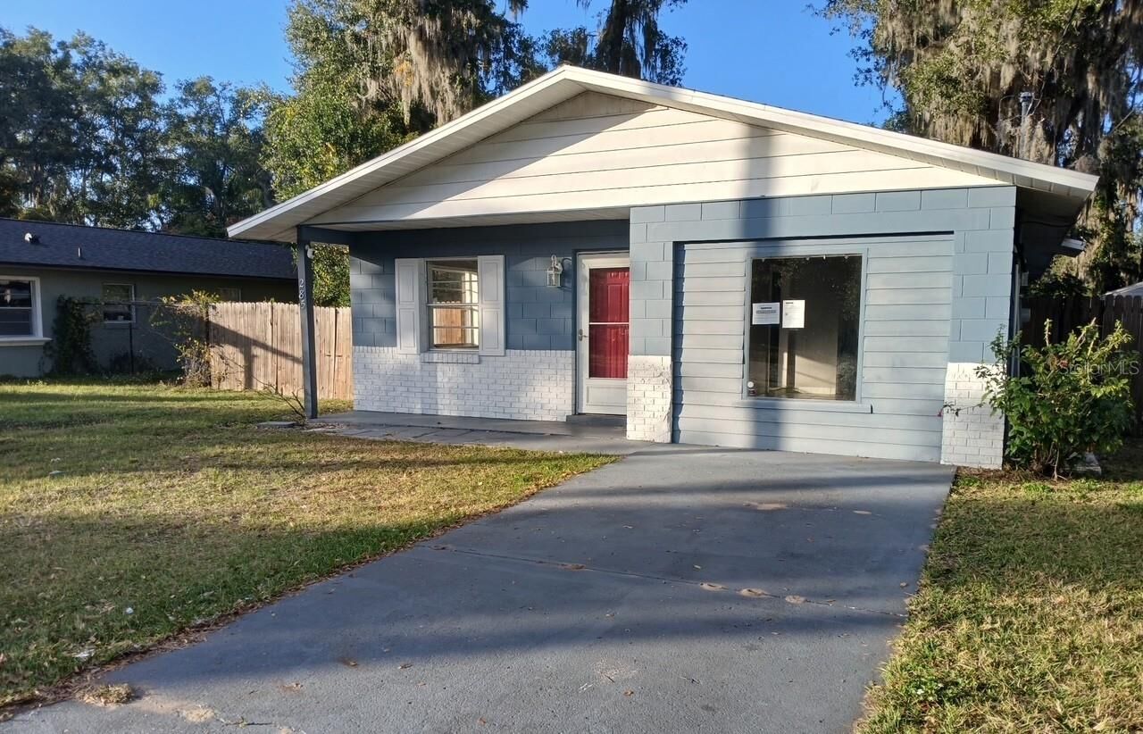 Property Photo:  285 E Lake Street  FL 32784 