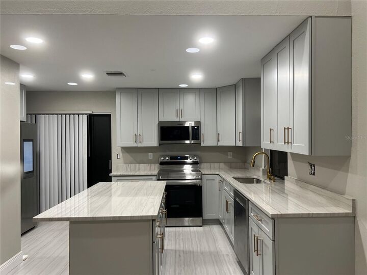 Property Photo:  6673 Doubletrace Lane  FL 32819 