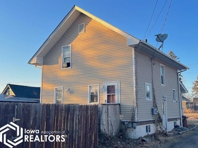 Property Photo:  408 6th Avenue  IA 50112 