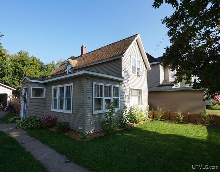 Property Photo:  237 Kearsarge Street  MI 49913 