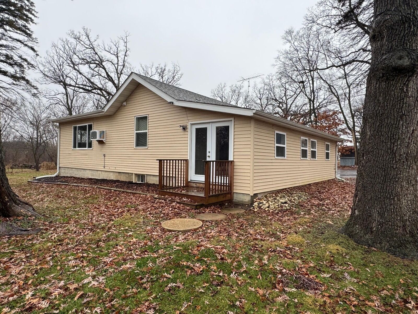Property Photo:  1123 River Dr  WI 53105 