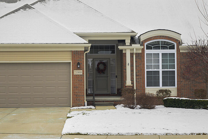 Property Photo:  21868 Kensett Drive  MI 48042 